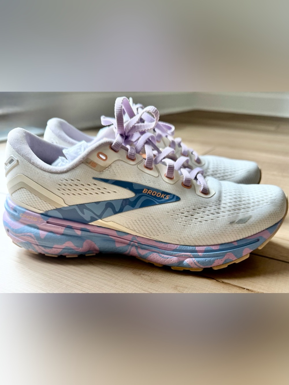 Brooks Ghost 15 Women’s Size 9 Running Shoes White Blue lavender